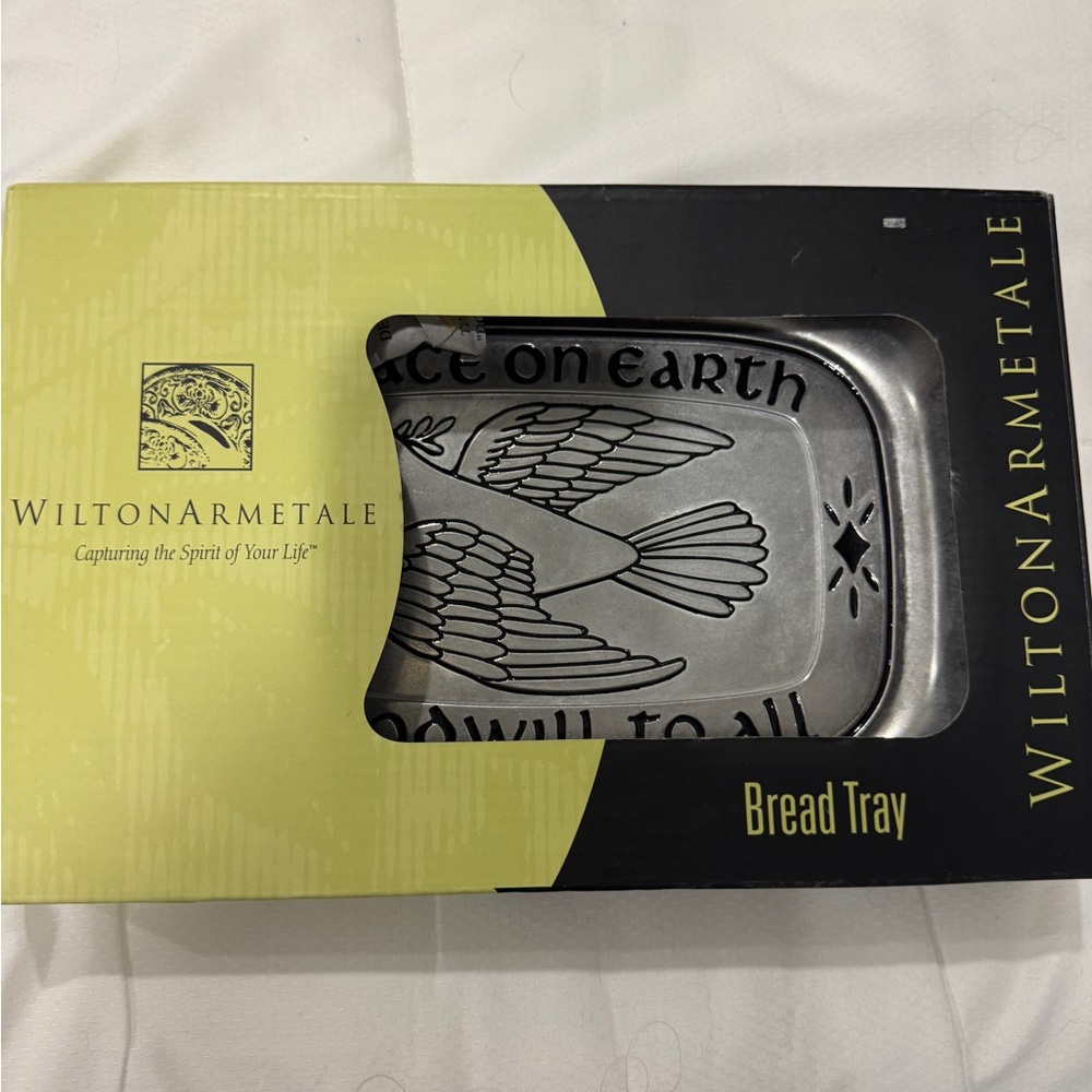 Wilton Armetale Silver Peace on Earth Tray